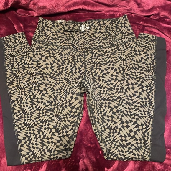 Nike legendary dri-fit printed legging never worn - Picture 3 of 4